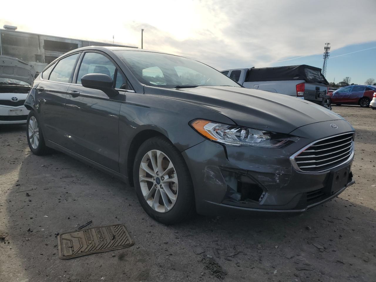 VIN 3FA6P0HD8KR247241 2019 FORD FUSION no.4