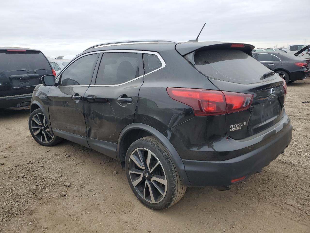 2017 Nissan Rogue - Image 2