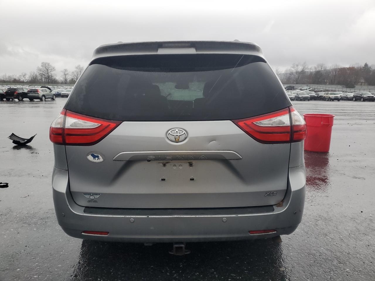 2015 Toyota Sienna - Image 6
