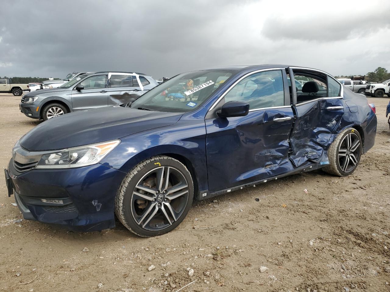 1HGCR2F64HA134544 2017 HONDA ACCORD - Image 1