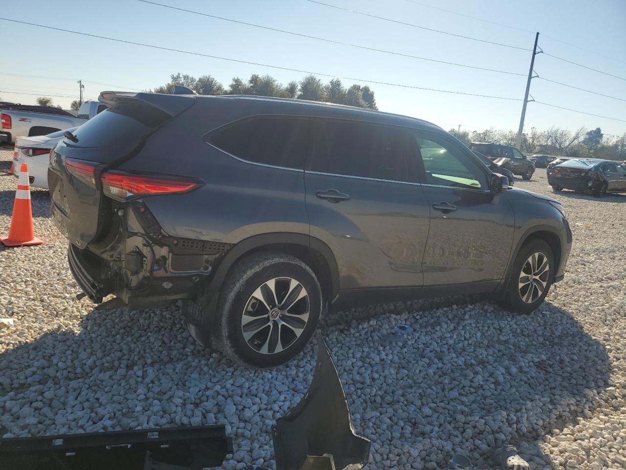 2021 Toyota Highlander - Image 3