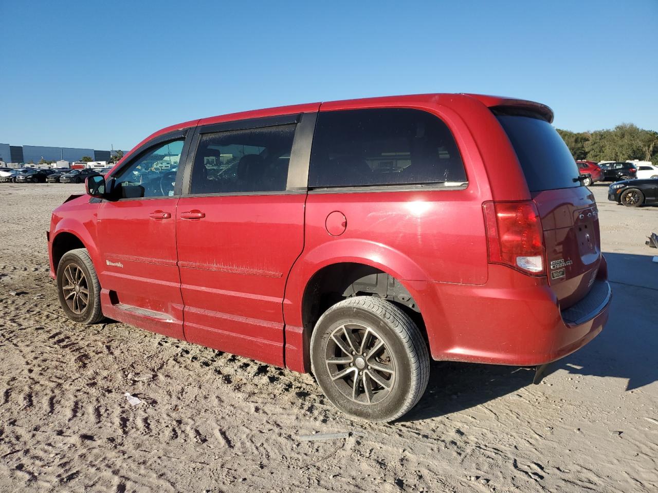 2015 Dodge Caravan - Image 2