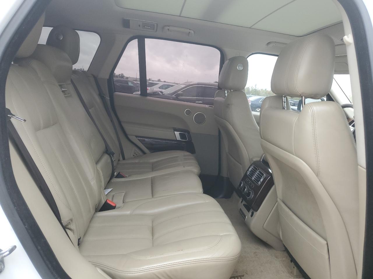 2016 Land Rover Range Rover - Image 11