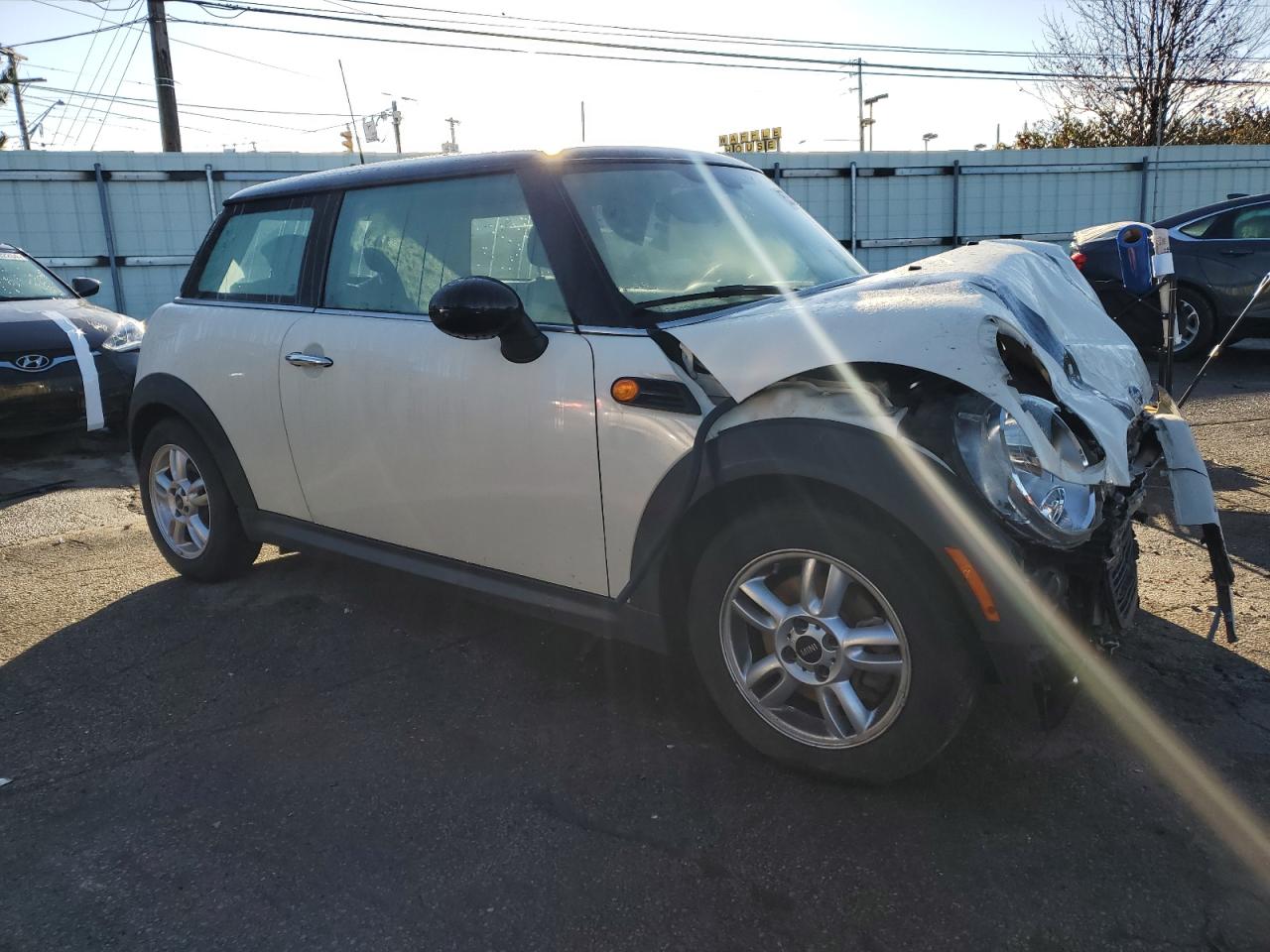 VIN WMWSU3C5XDT374929 2013 MINI COOPER no.4