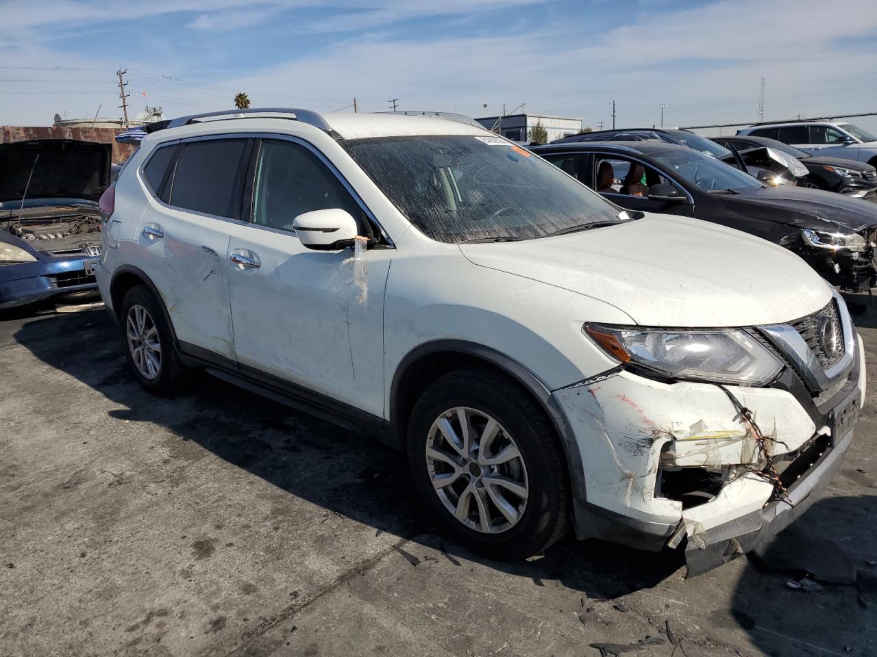 VIN KNMAT2MT3JP564665 2018 NISSAN ROGUE no.4