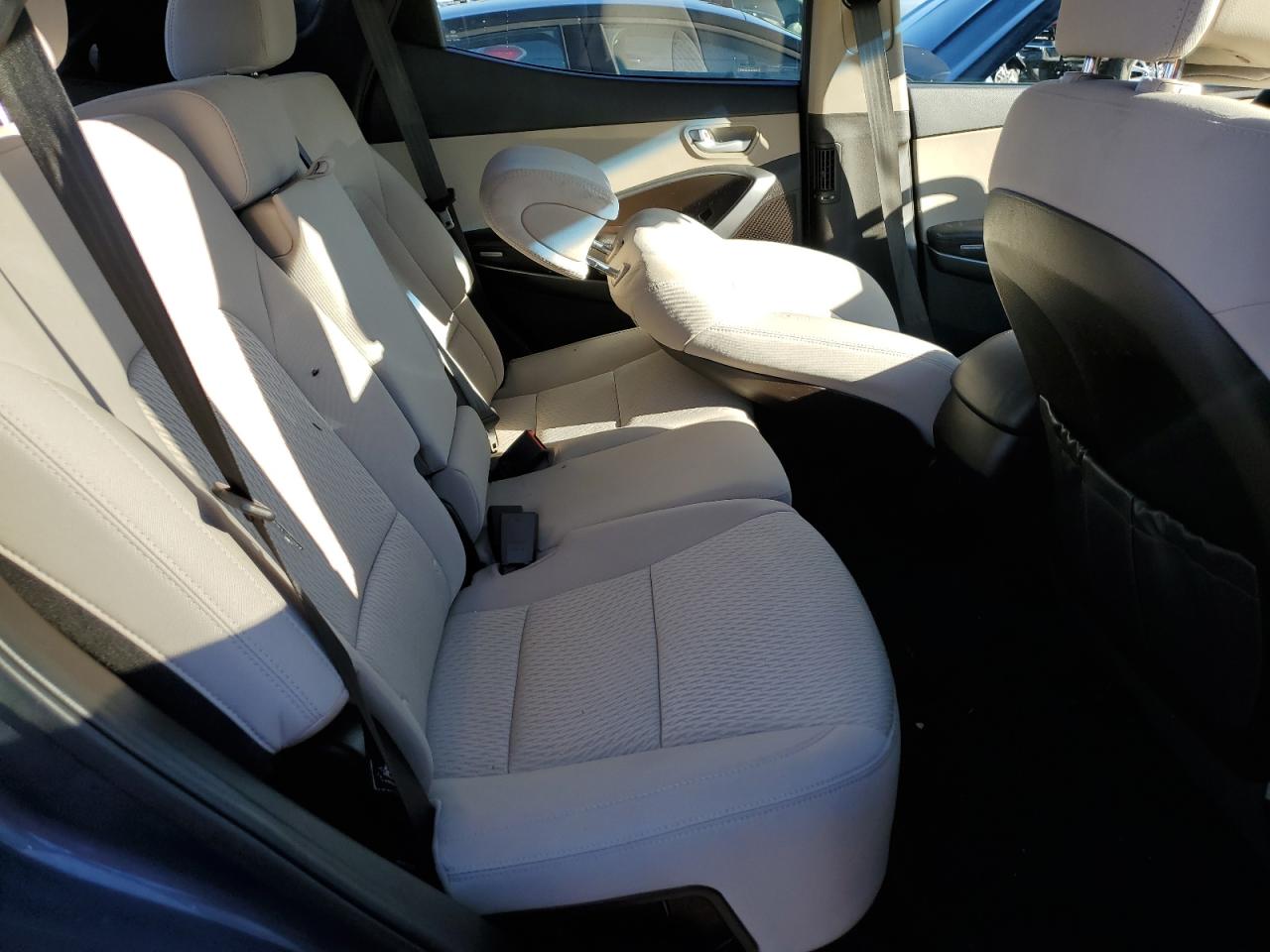 2018 Hyundai Santa Fe - Image 11