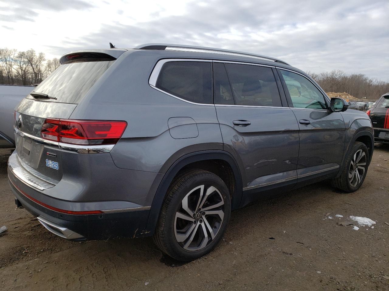 2021 Volkswagen Atlas - Image 3