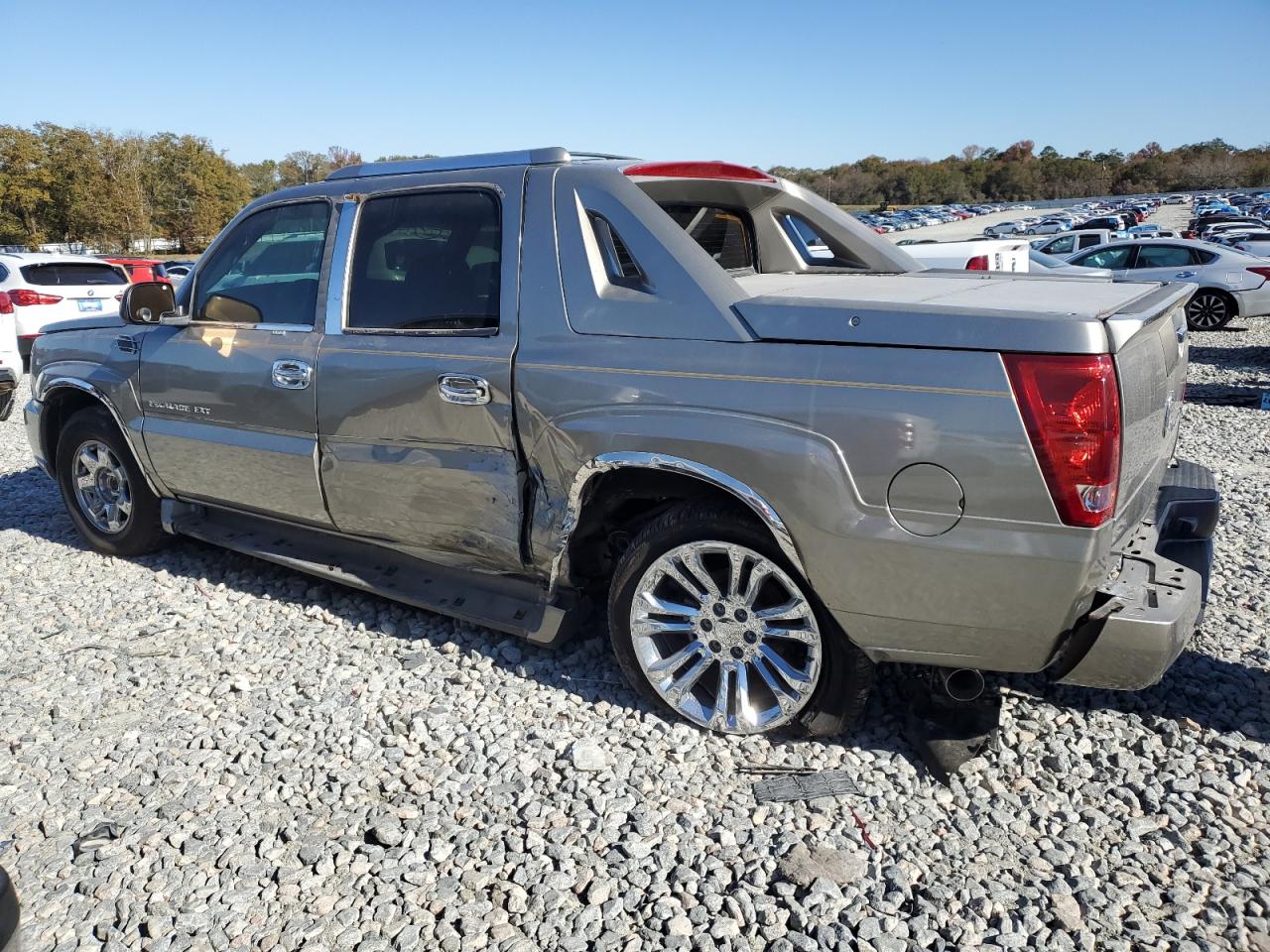 2003 Cadillac Escalade - Image 2