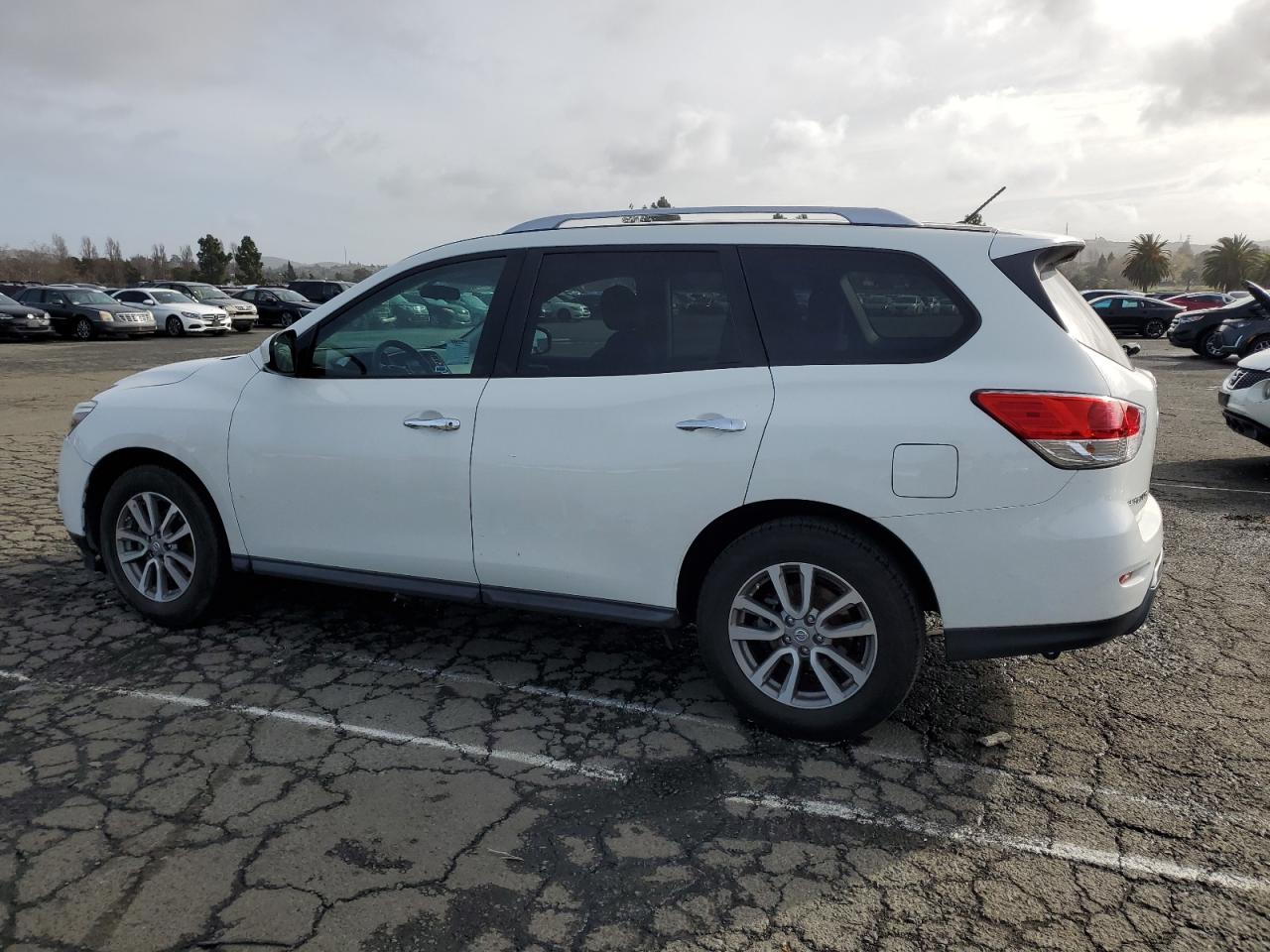 VIN 5N1AR2MN5FC704662 2015 NISSAN PATHFINDER no.2