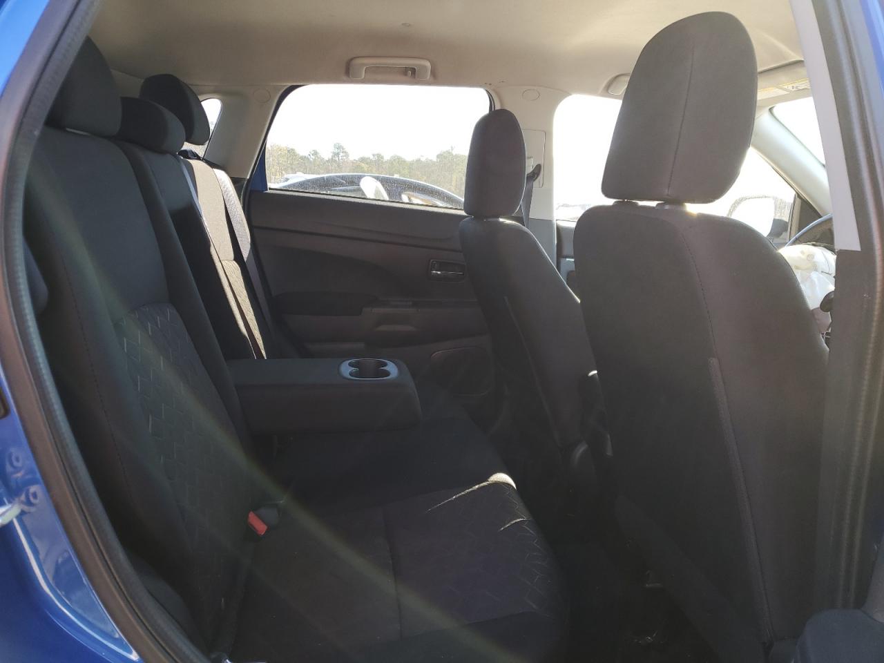 2021 Mitsubishi Outlander - Image 11