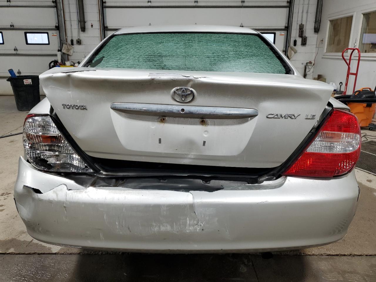 2004 Toyota Camry Le VIN: 4T1BE32K04U915712 Lot: 87228944