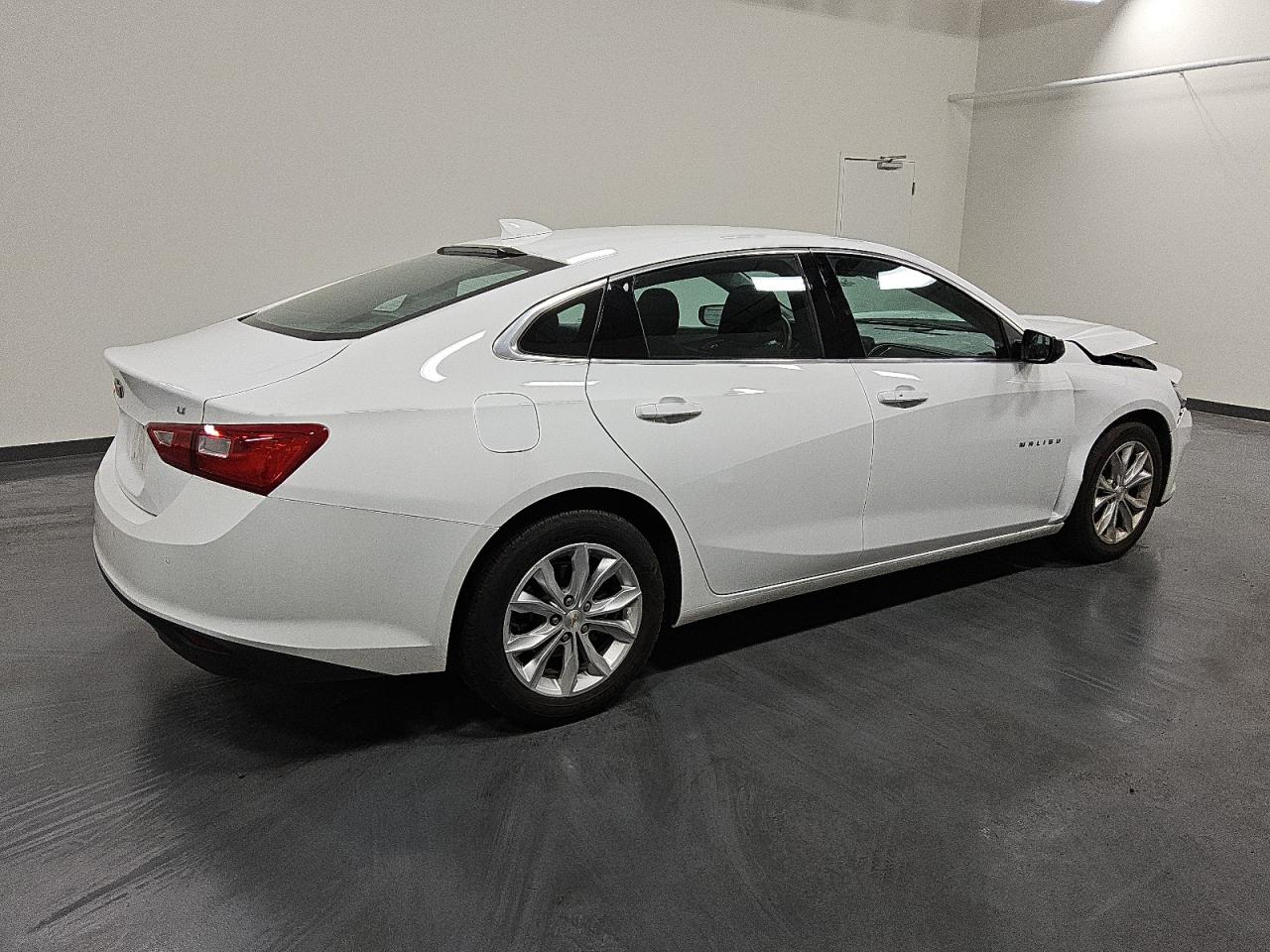 2023 Chevrolet Malibu - Image 3
