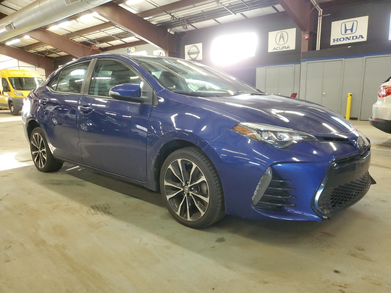 VIN 2T1BURHE4JC004464 2018 TOYOTA COROLLA no.4