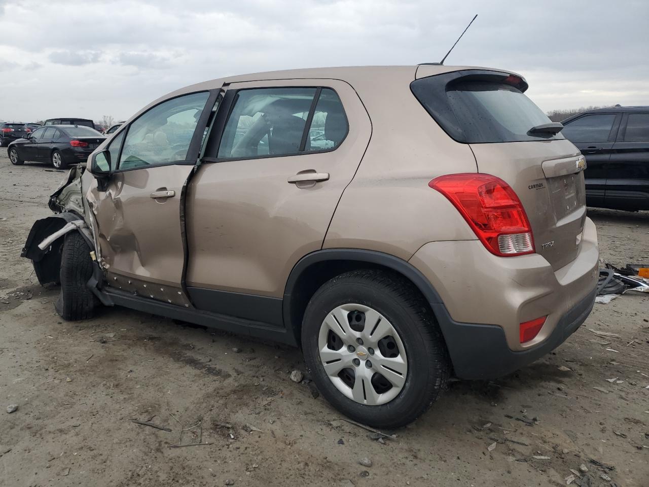 VIN 3GNCJKSB9JL197332 2018 CHEVROLET TRAX no.2