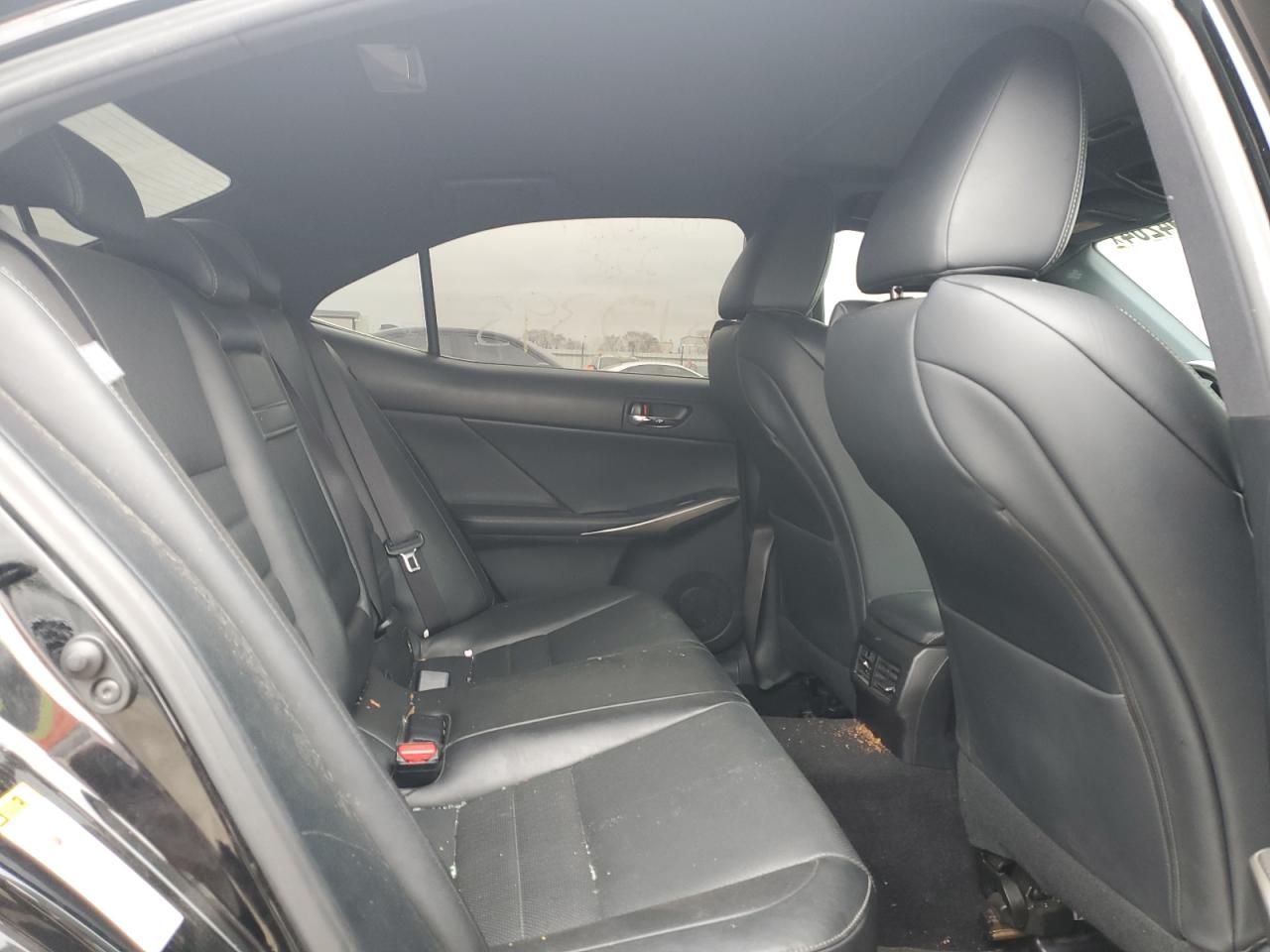 2016 Lexus IS - Image 10