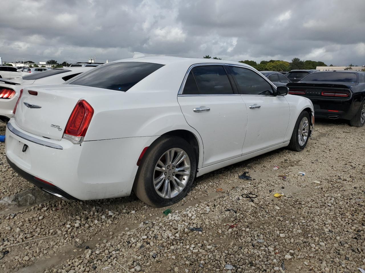 VIN 2C3CCAEG7GH298413 2016 CHRYSLER 300 no.3