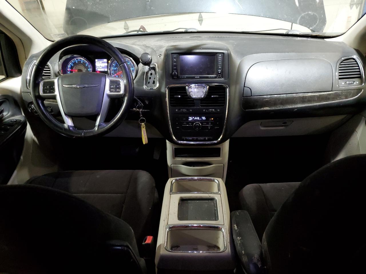 2011 Chrysler Town & Country - Image 8