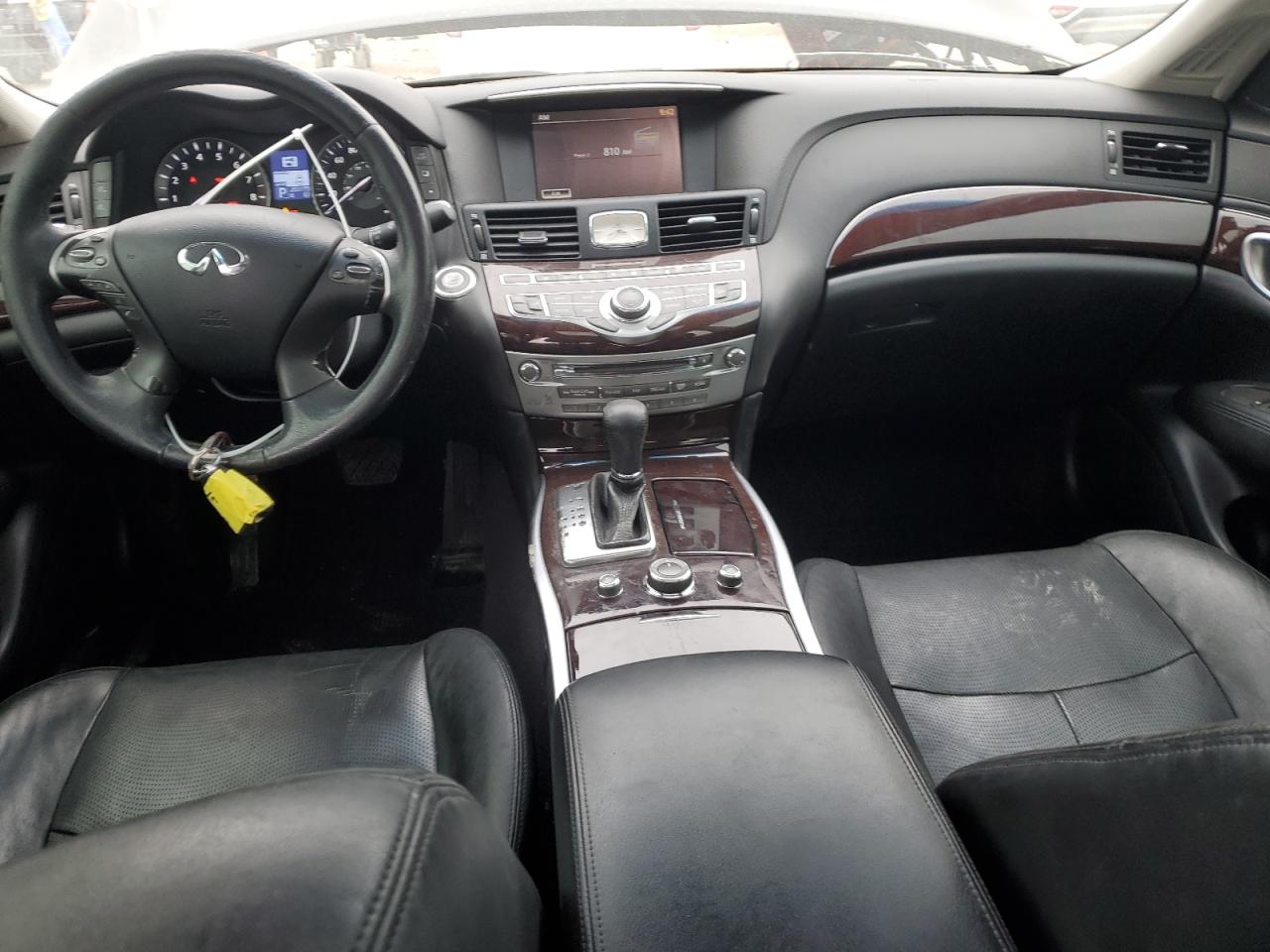 2011 Infiniti M - Image 8