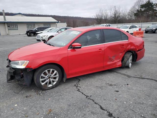 Sedans VOLKSWAGEN JETTA 2013 Czerwony