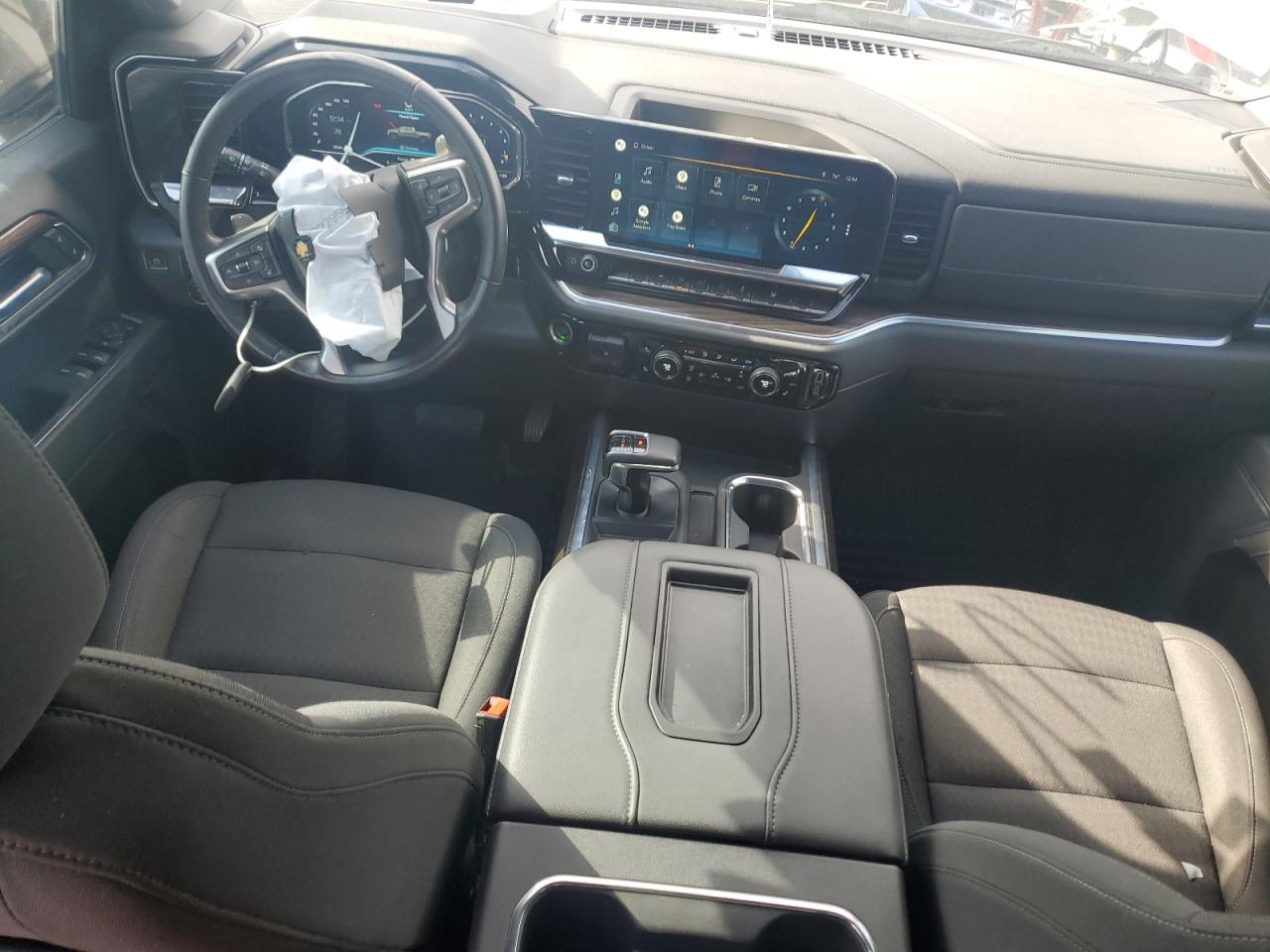 2022 Chevrolet Silverado - Image 8
