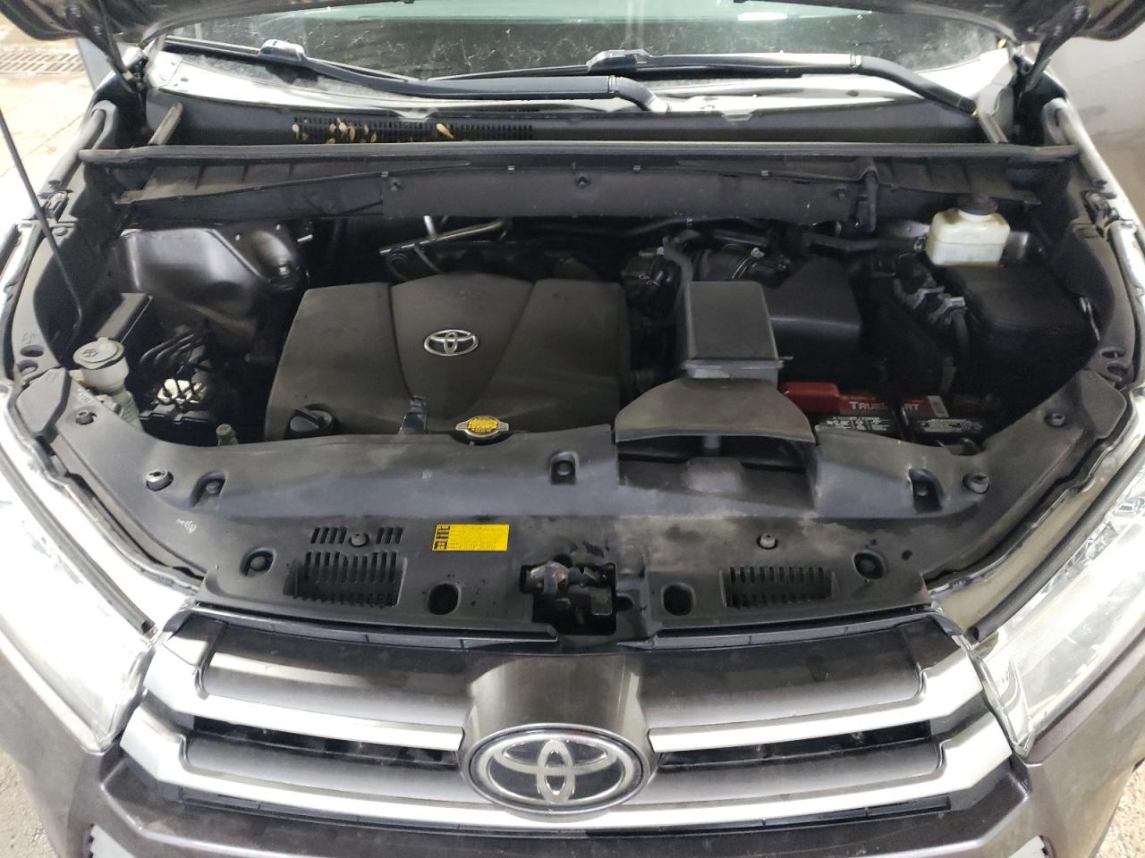 2017 Toyota Highlander - Image 13