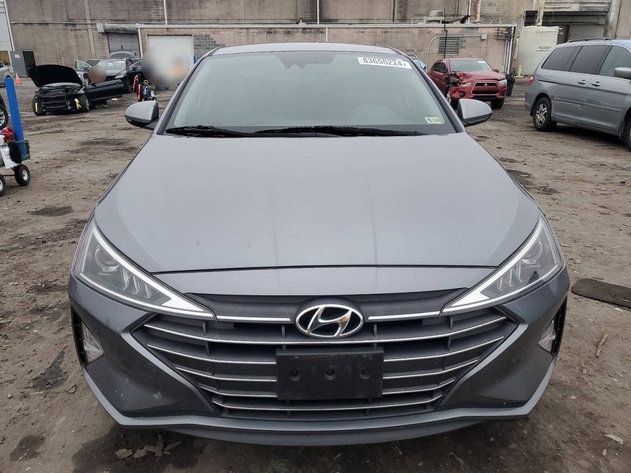 2019 Hyundai Elantra - Image 5
