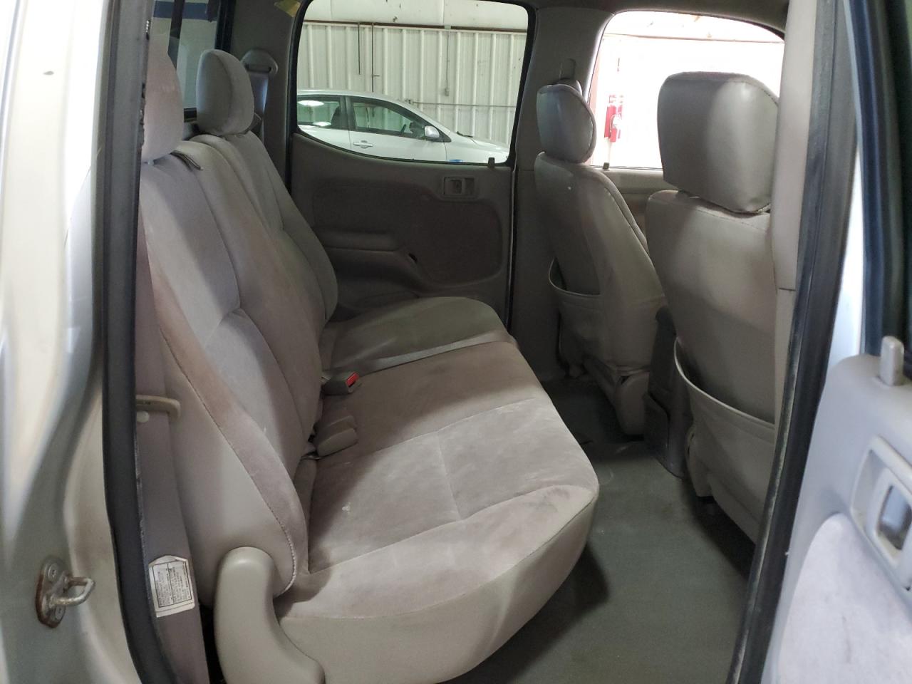 2004 Toyota Tacoma - Image 10