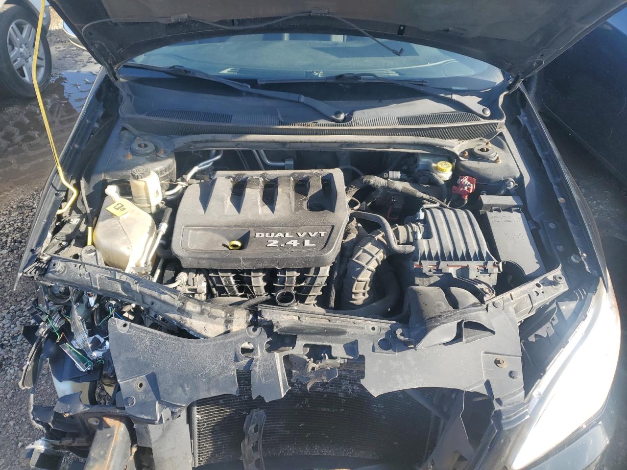 2013 Chrysler 200 - Image 11