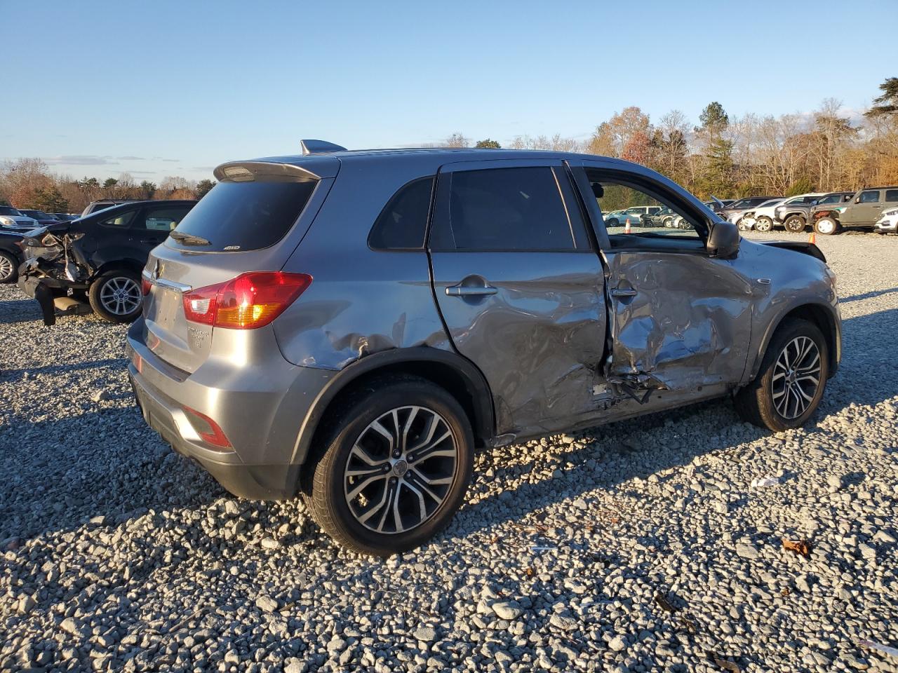2018 Mitsubishi Outlander - Image 3