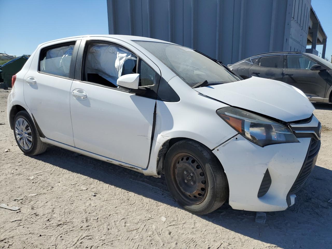 VIN VNKKTUD38HA075392 2017 TOYOTA YARIS no.4