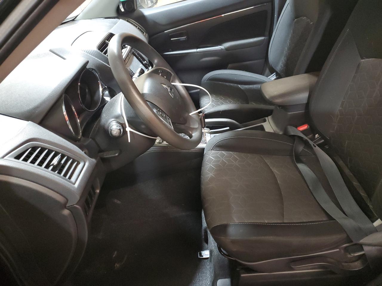 2020 Mitsubishi Outlander - Image 7