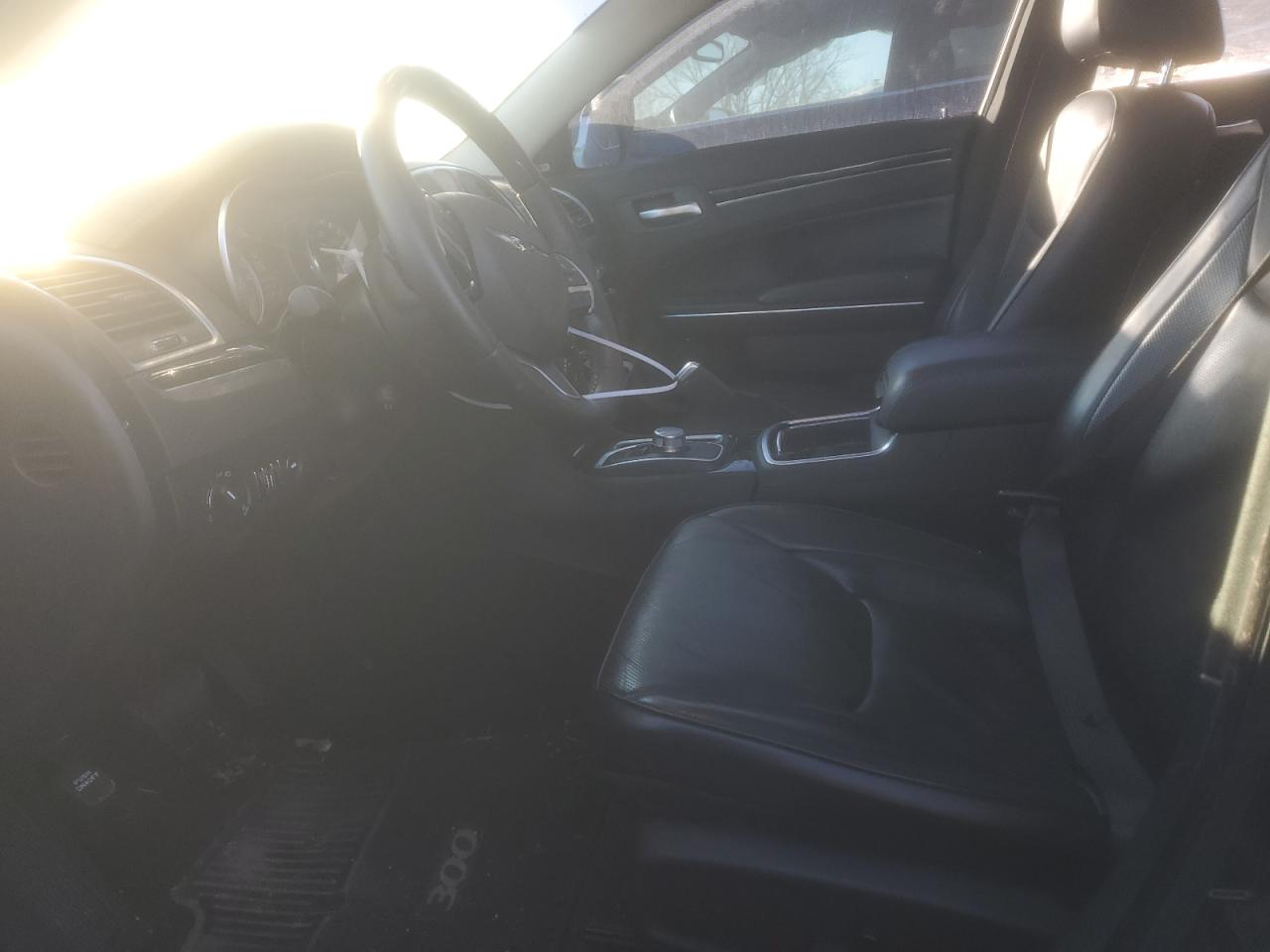2016 Chrysler 300 - Image 7