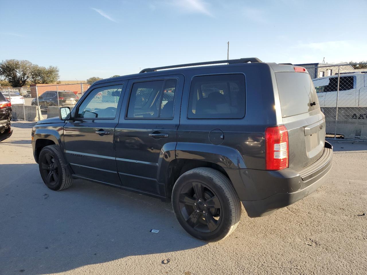 VIN 1C4NJPBA4FD236282 2015 JEEP PATRIOT no.2