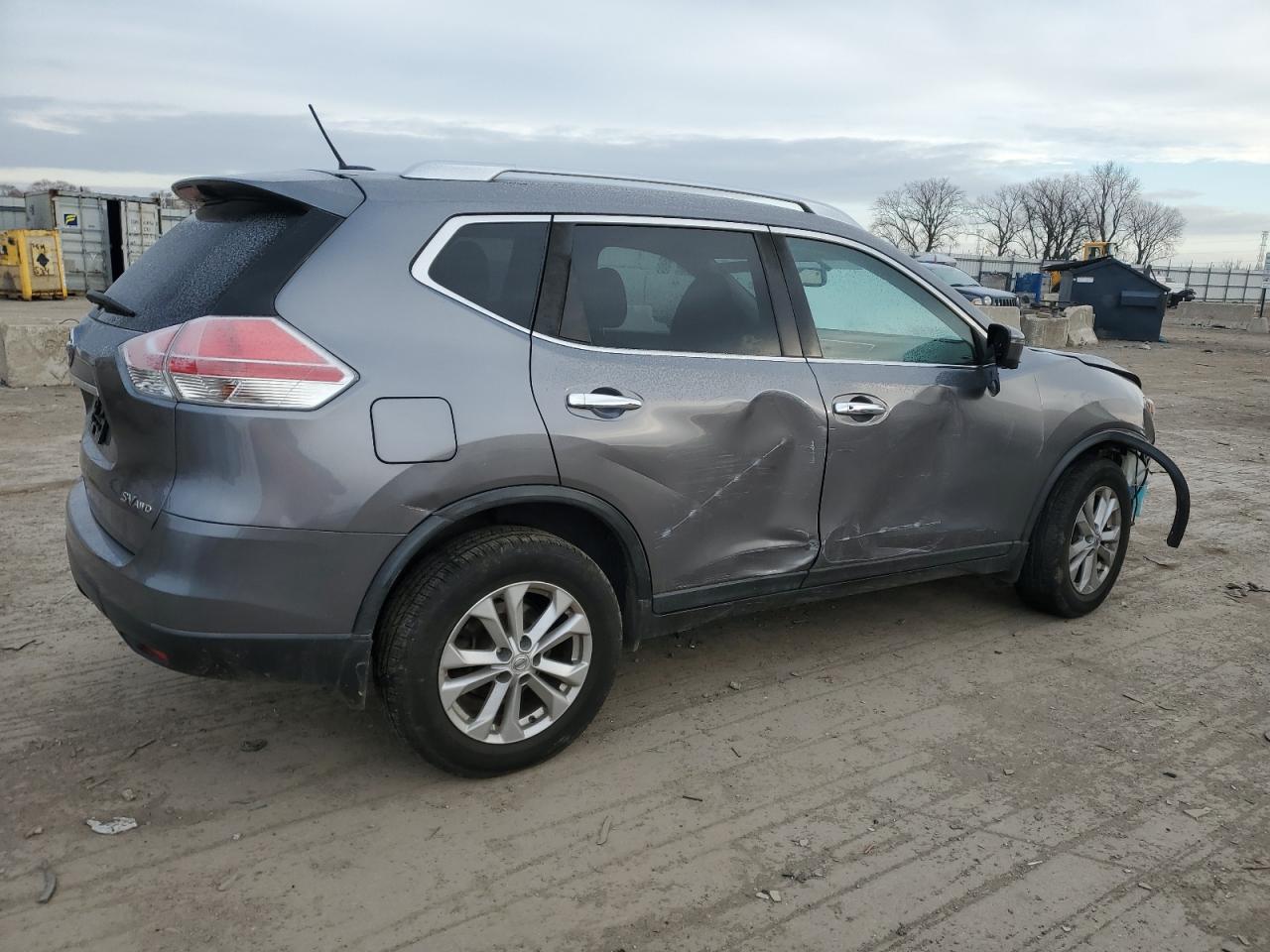 2016 Nissan Rogue - Image 3