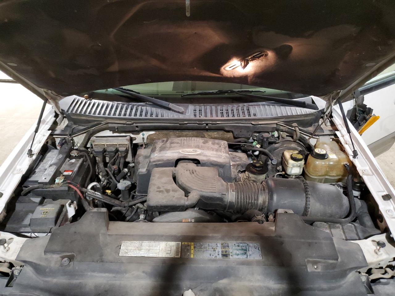 2003 Ford Expedition - Image 13