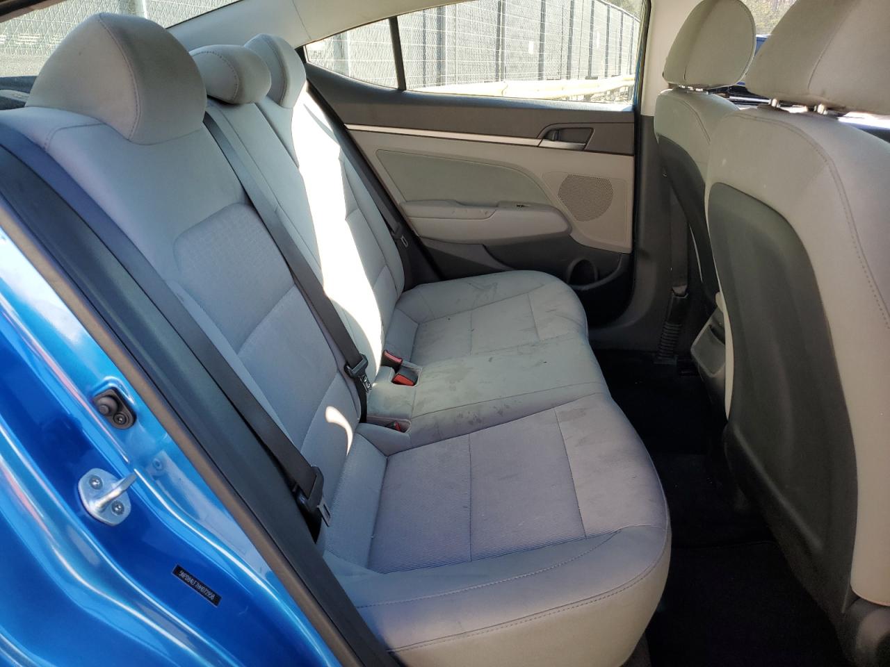 2017 Hyundai Elantra - Image 10