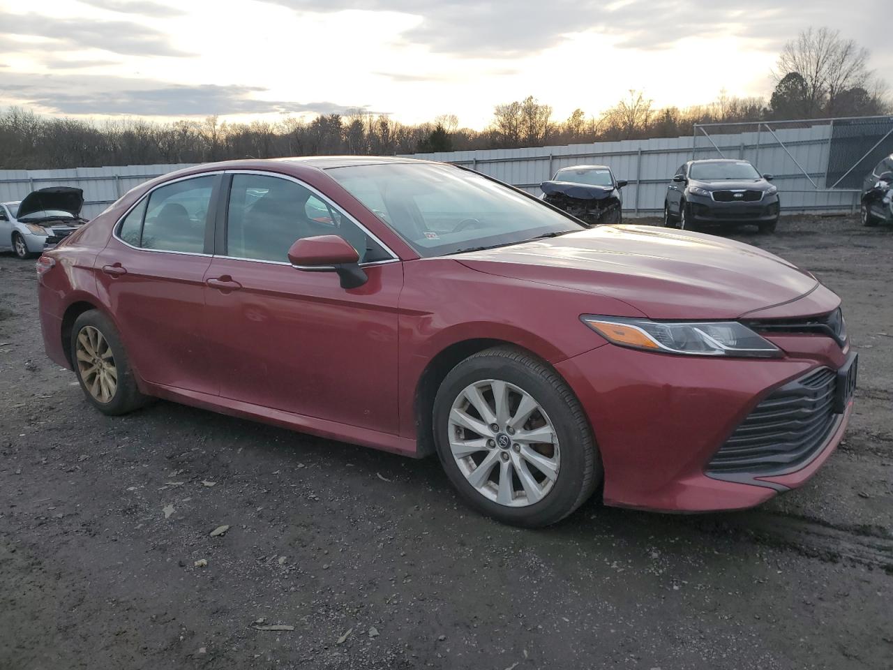 VIN 4T1B11HK8JU643865 2018 TOYOTA CAMRY no.4