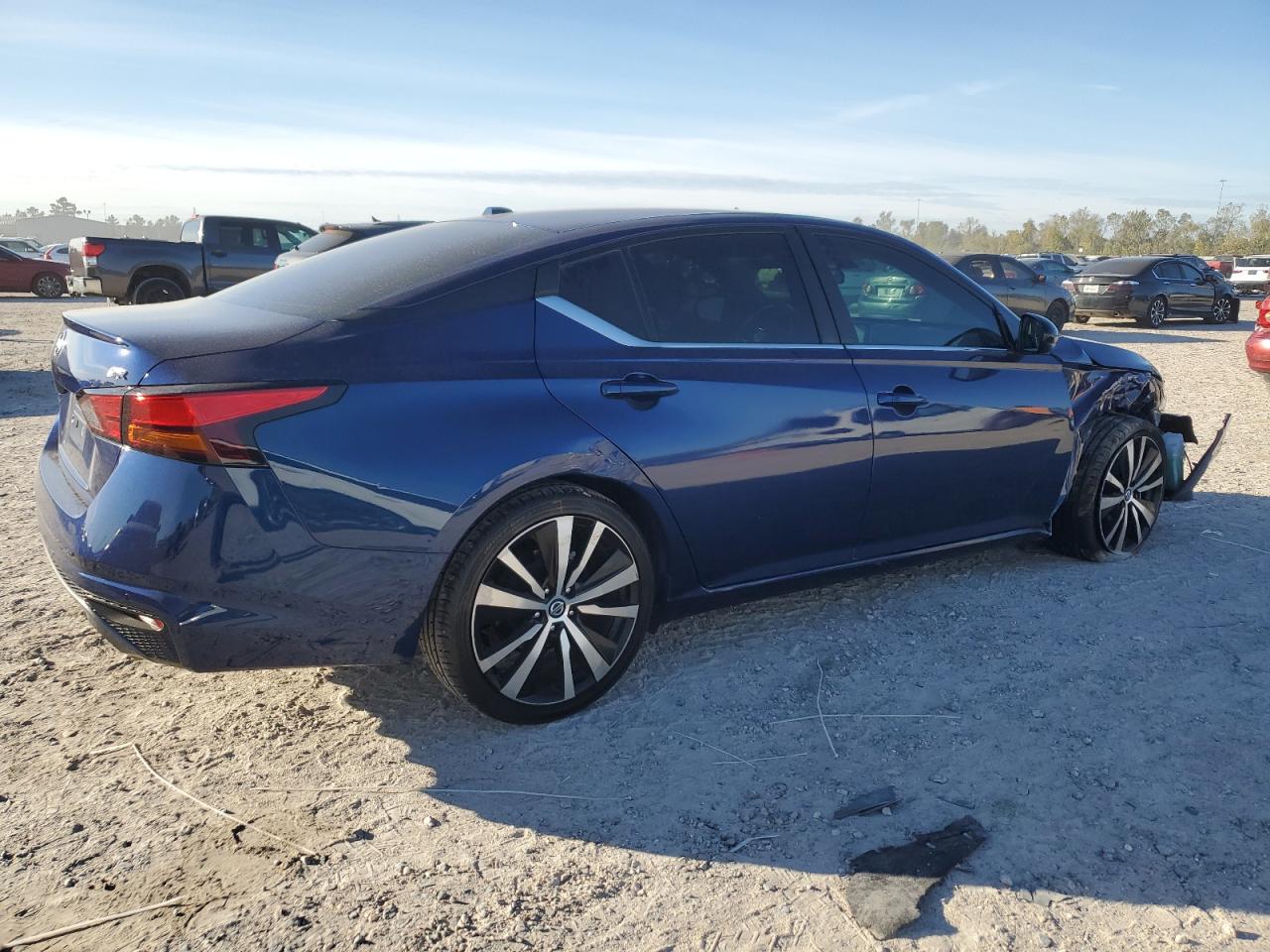 2020 Nissan Altima - Image 3