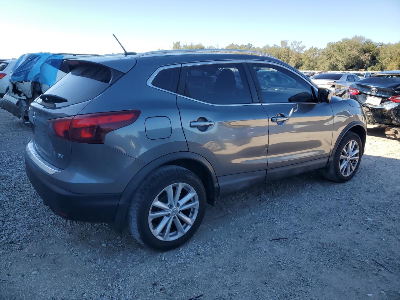 VIN JN1BJ1CP1JW101425 2018 NISSAN ROGUE no.3