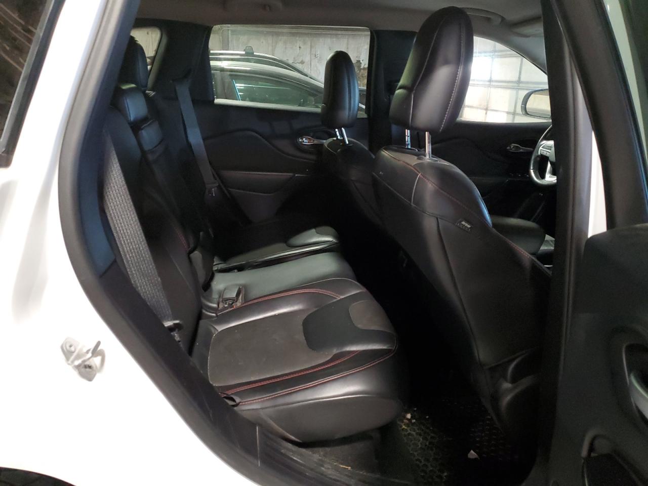2016 Jeep Cherokee - Image 11