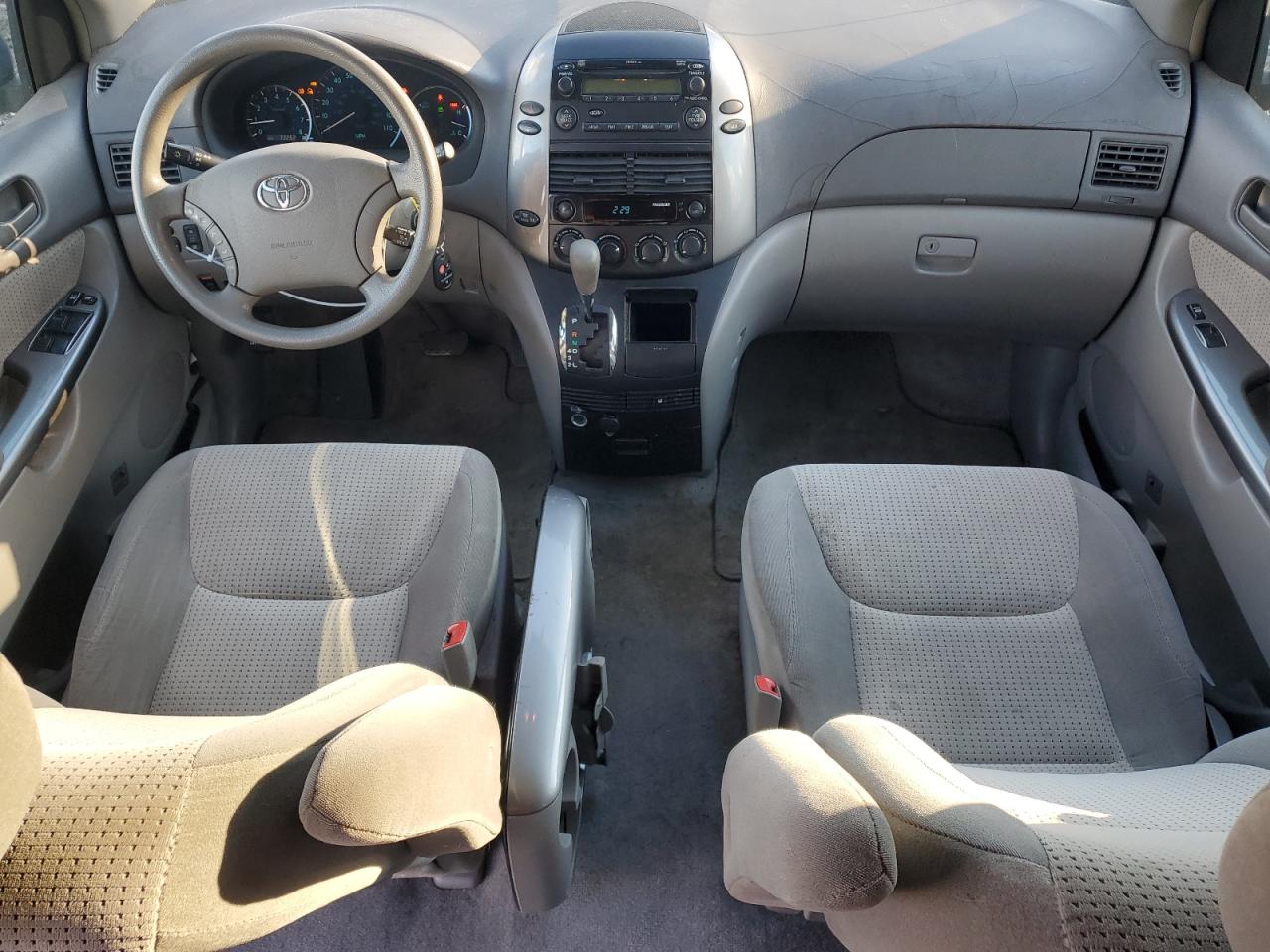 2007 Toyota Sienna - Image 8