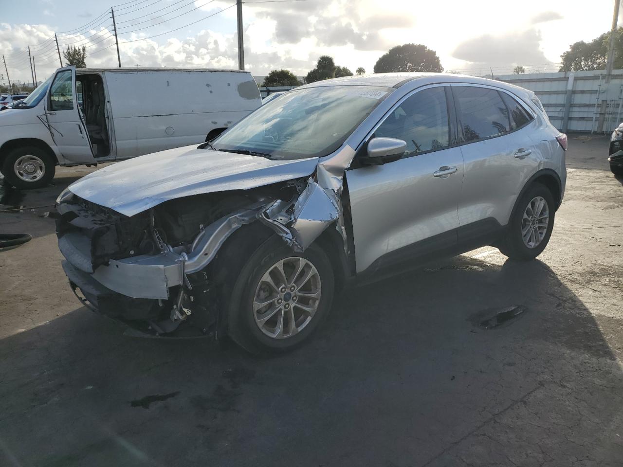 1FMCU0G67LUA23750 2020 FORD ESCAPE - Image 1