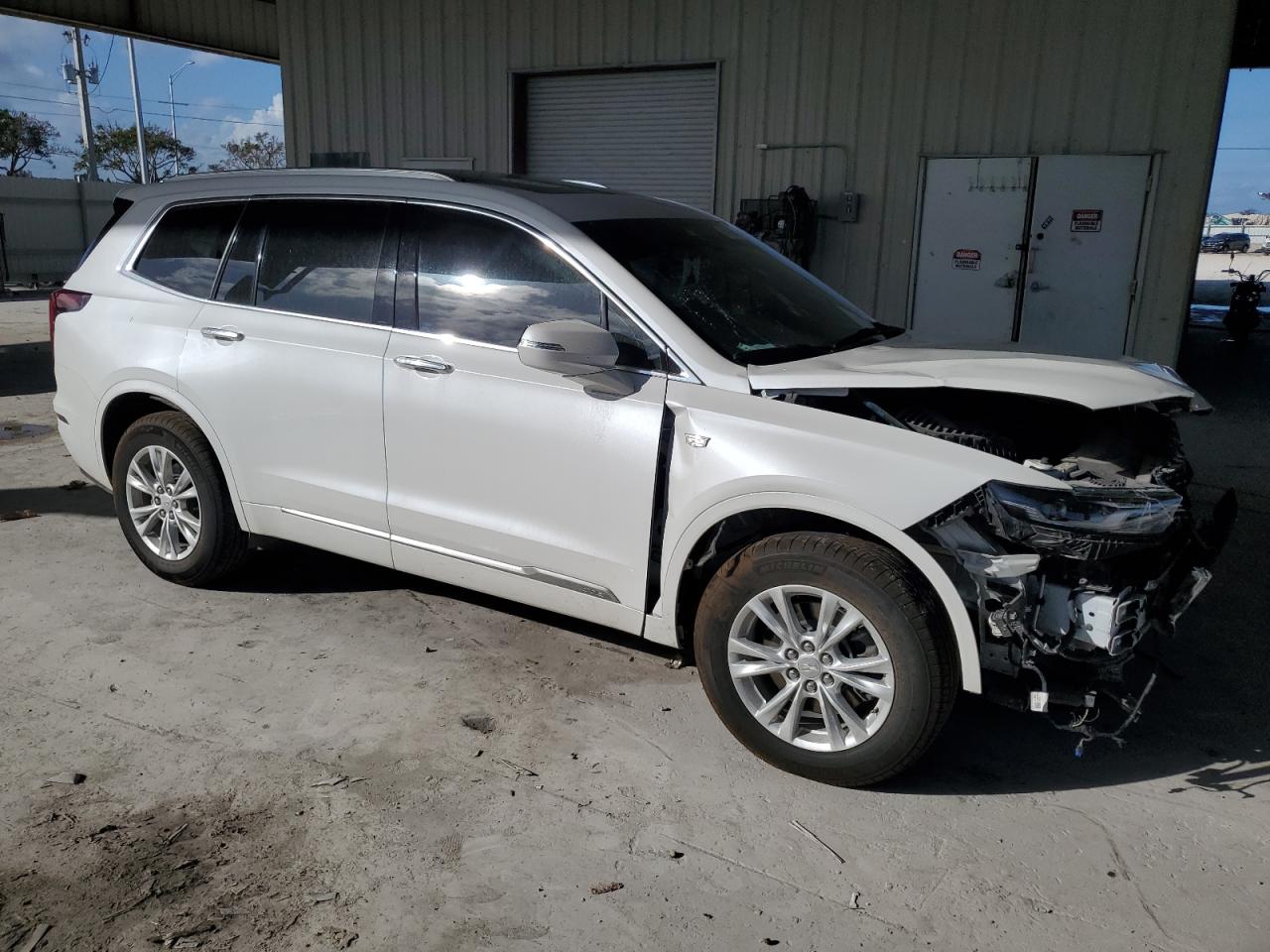 2022 Cadillac XT6 - Image 4