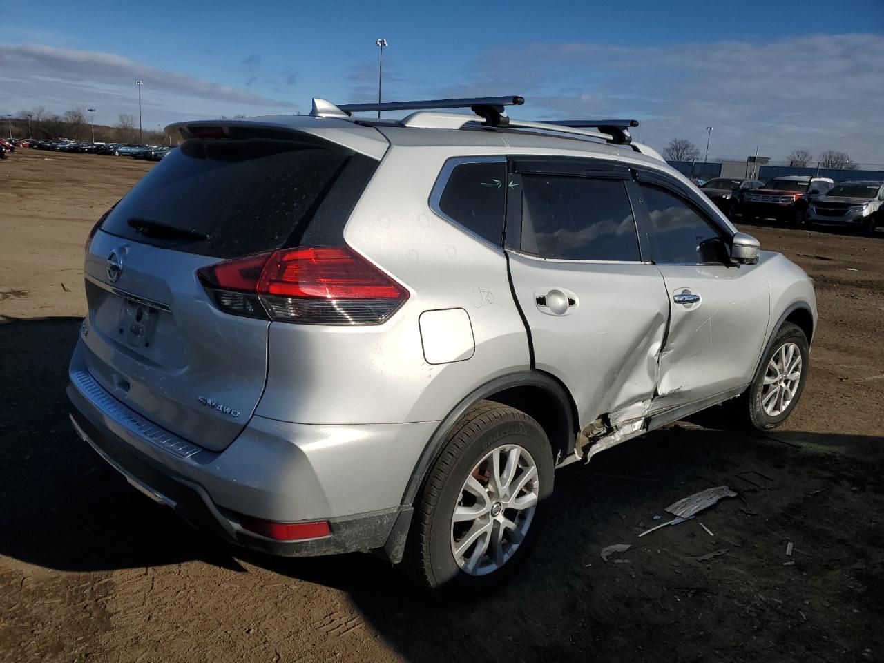 2017 Nissan Rogue - Image 3
