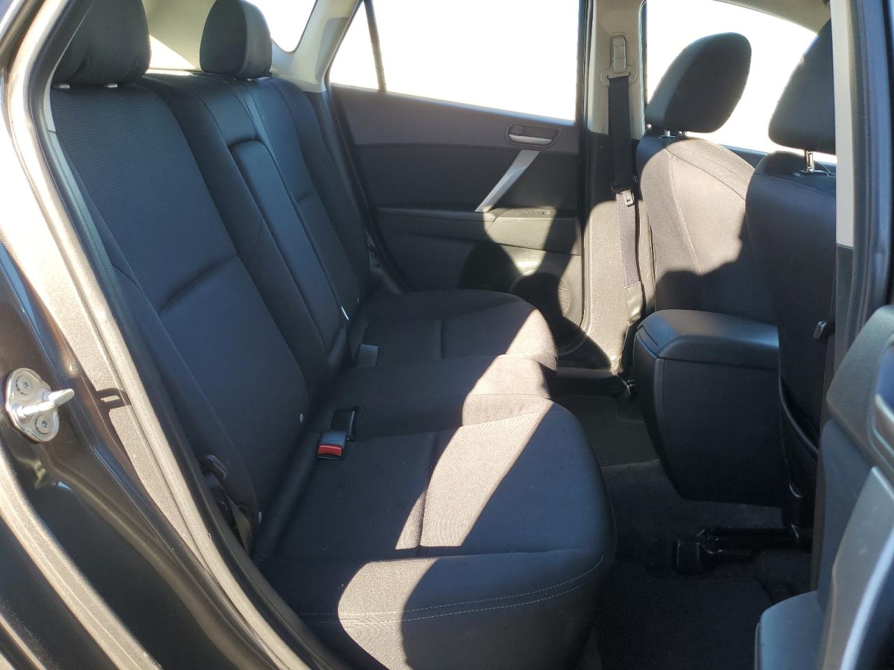 2011 Mazda 3 S VIN: JM1BL1K69B1445602 Lot: 83805274