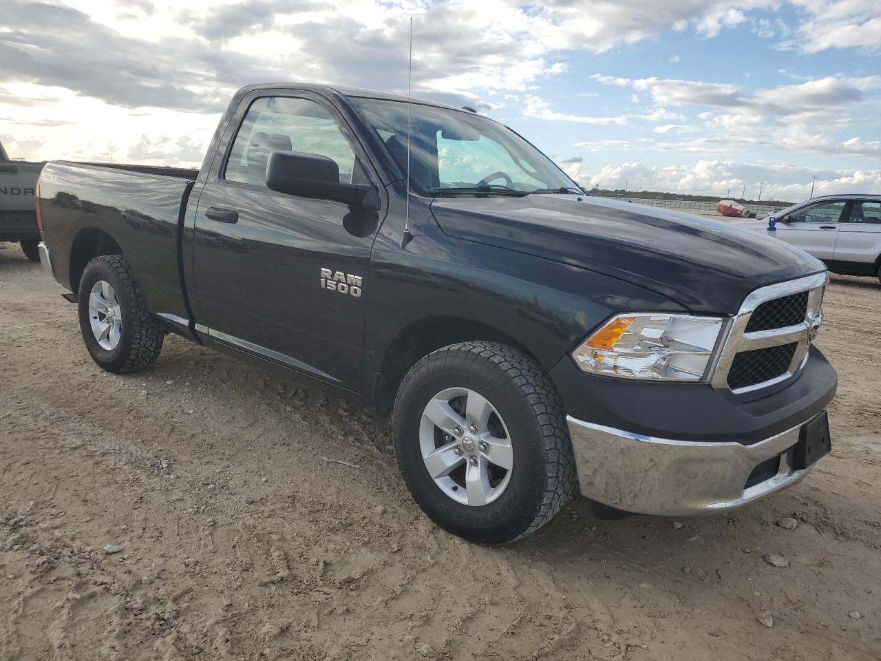 VIN 3C6JR6AG7JG195172 2018 RAM 1500 no.4