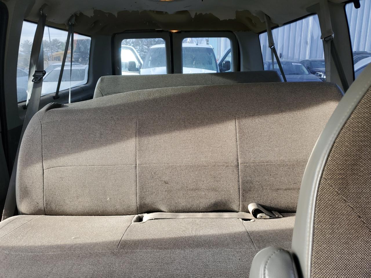 2004 Ford Econoline - Image 10