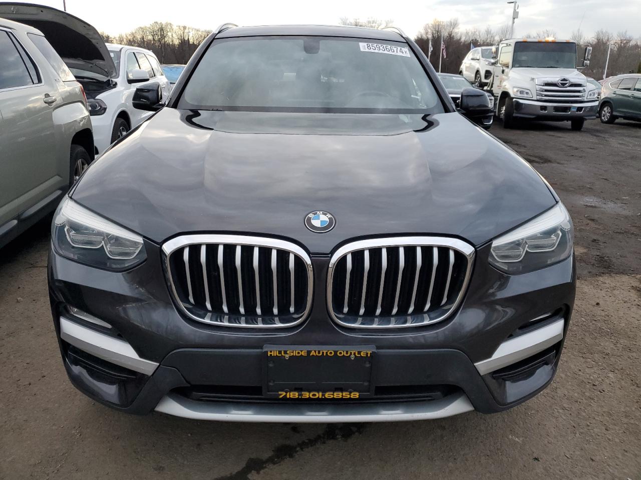 VIN 5UXTR9C5XJLD66256 2018 BMW X3 no.5