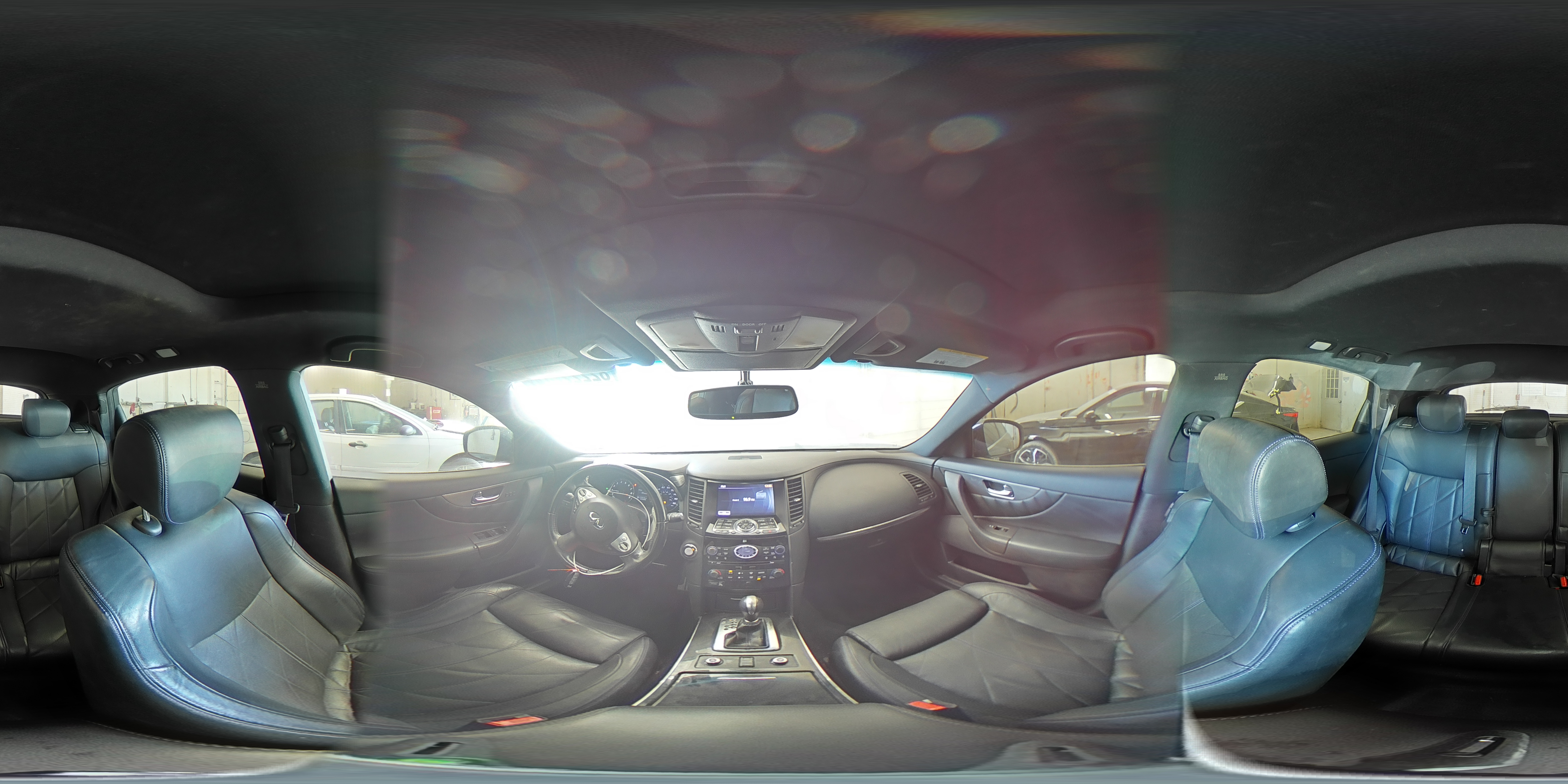 2015 Infiniti QX70 - Image 16