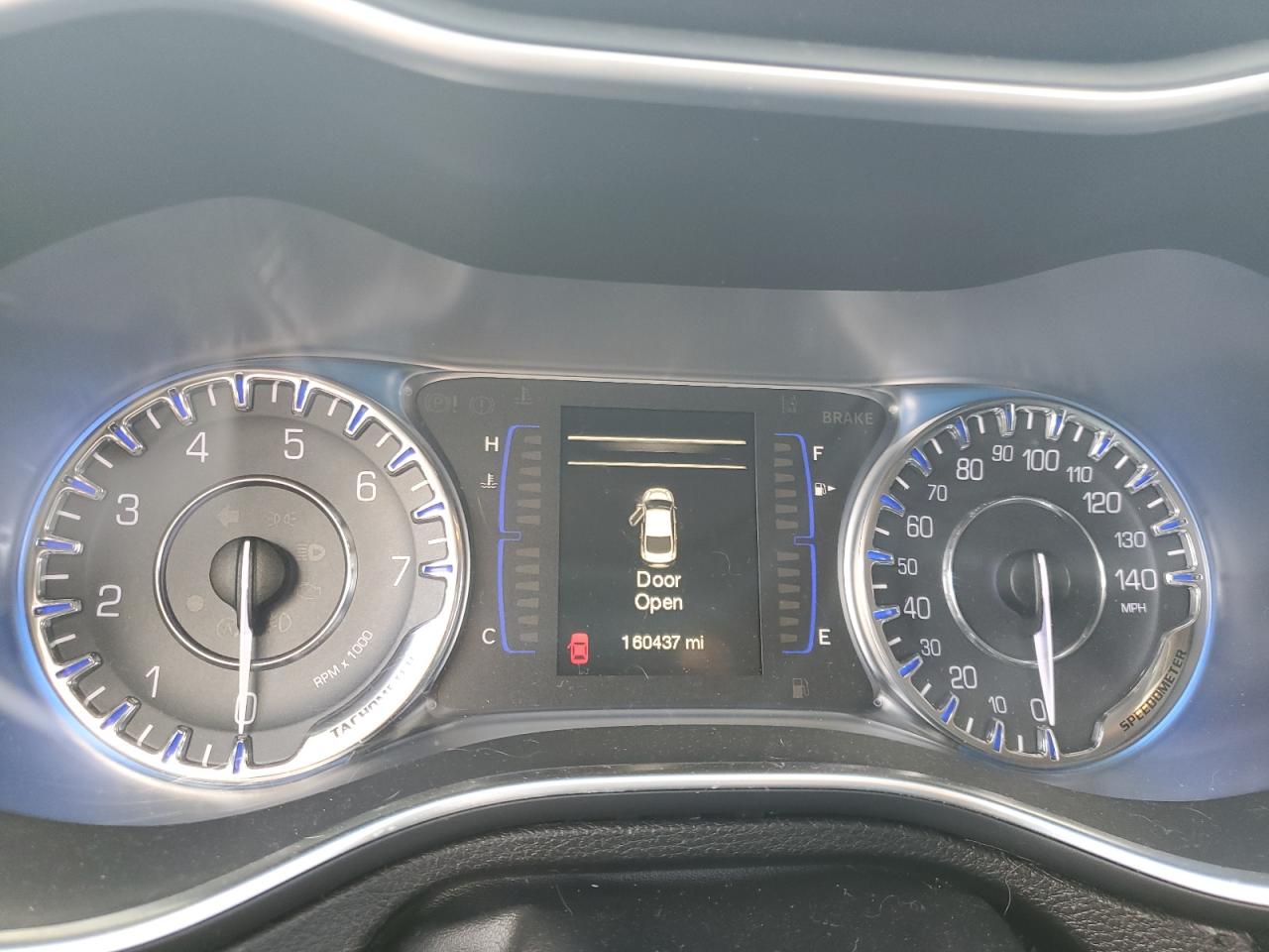 2015 Chrysler 200 - Image 9